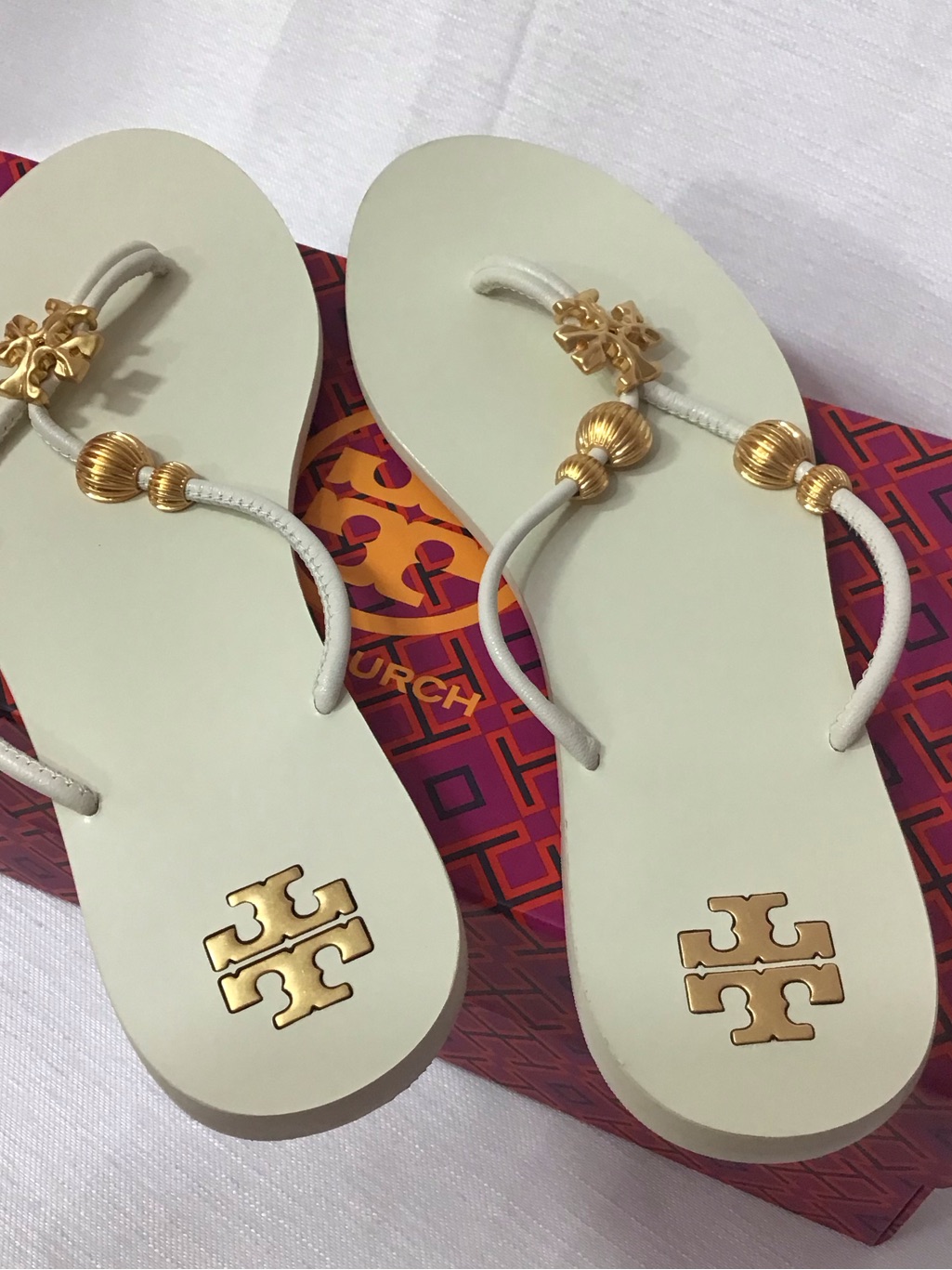 Tory Burch Capri Beaded Cream Leather Thong Sandals With Gold Logo Accents Nwot